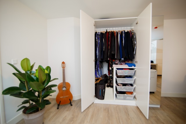 Organize Tiny Closet
